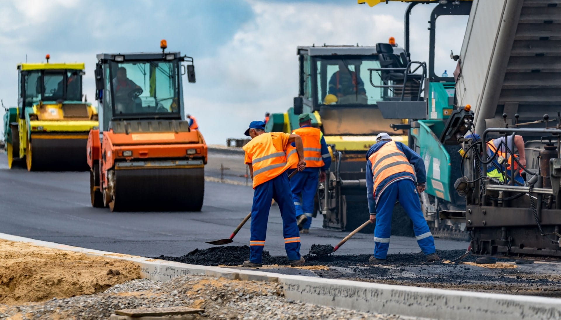 Reliable asphalt construction services in Canton,OH for various projects.